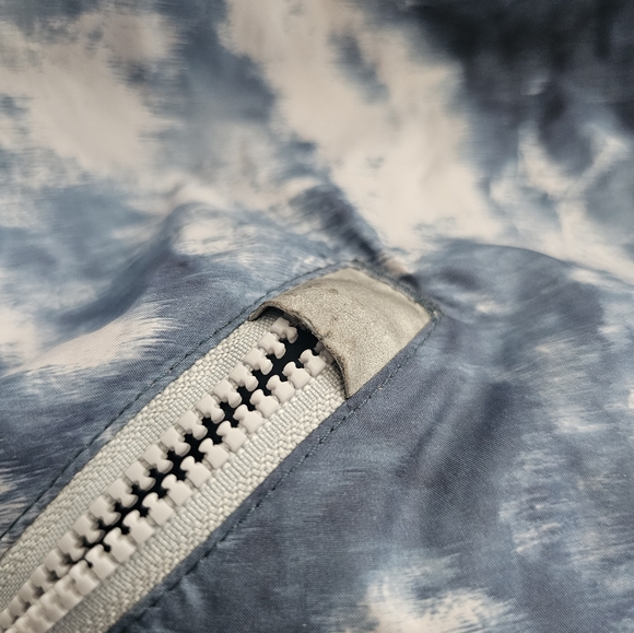 Lululemon Windbreaker - Picture 11 of 13